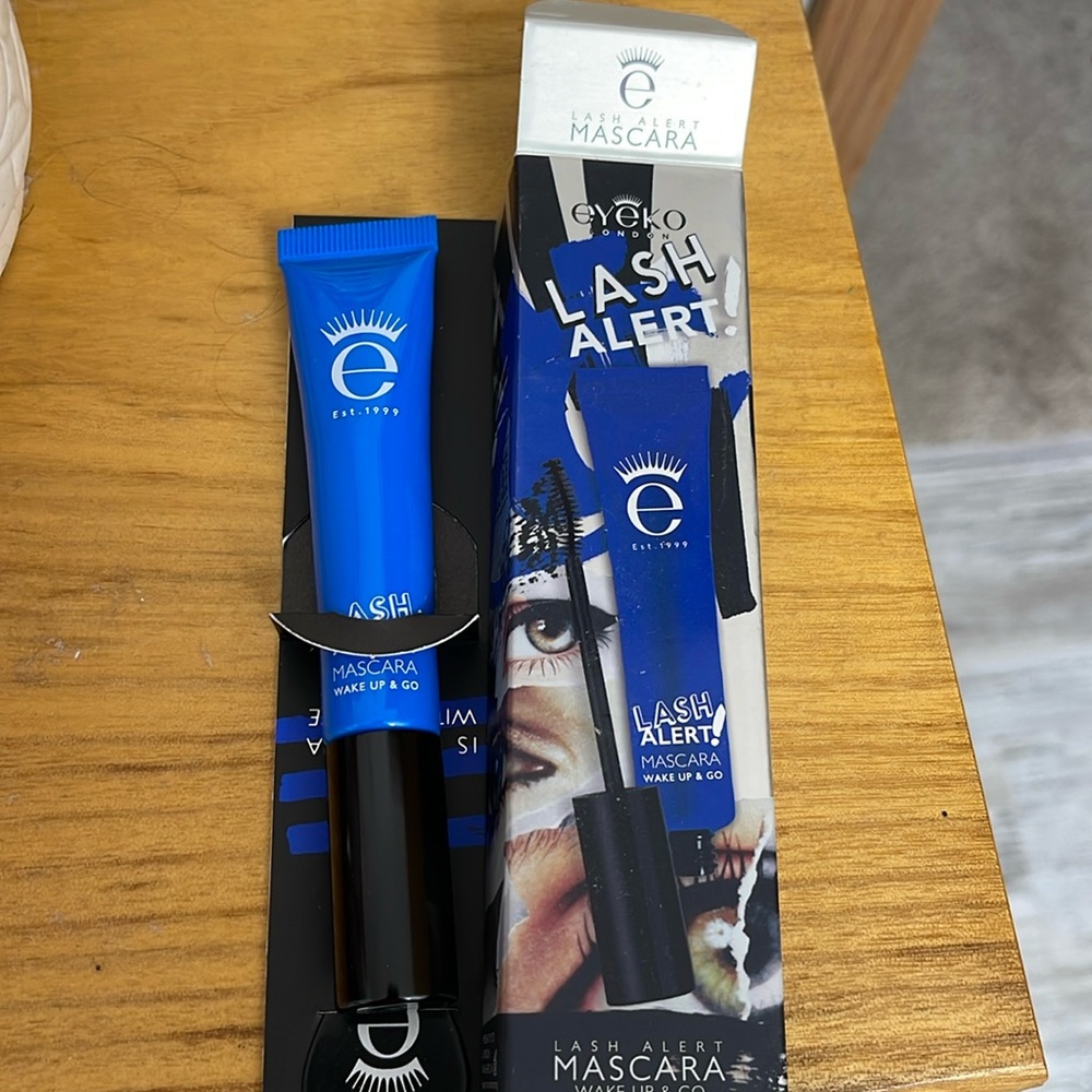 Lash alert mascara with caffeine